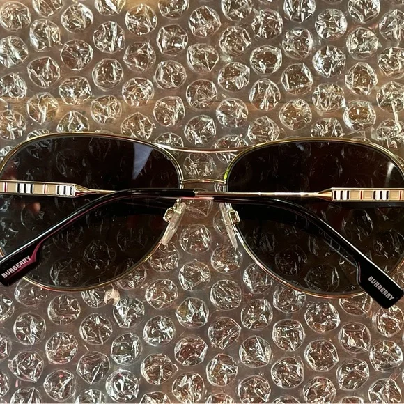 Burberry POLARIZED Sunglasses - Picture 7 of 8